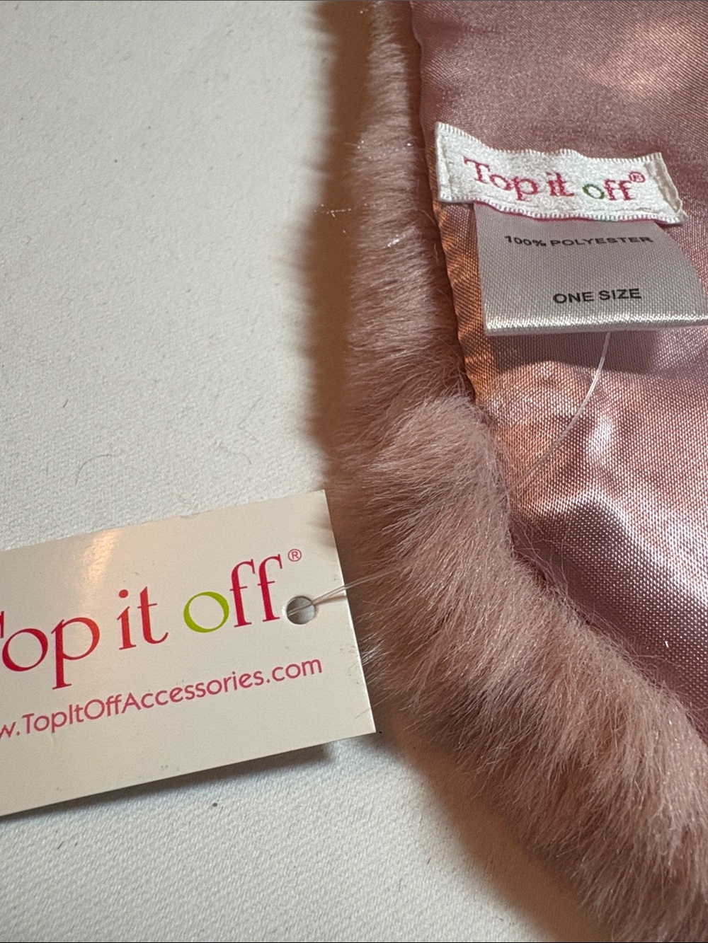 Top it Off NWT Pink Poly Faux Fur Scarf - Picture 4 of 7